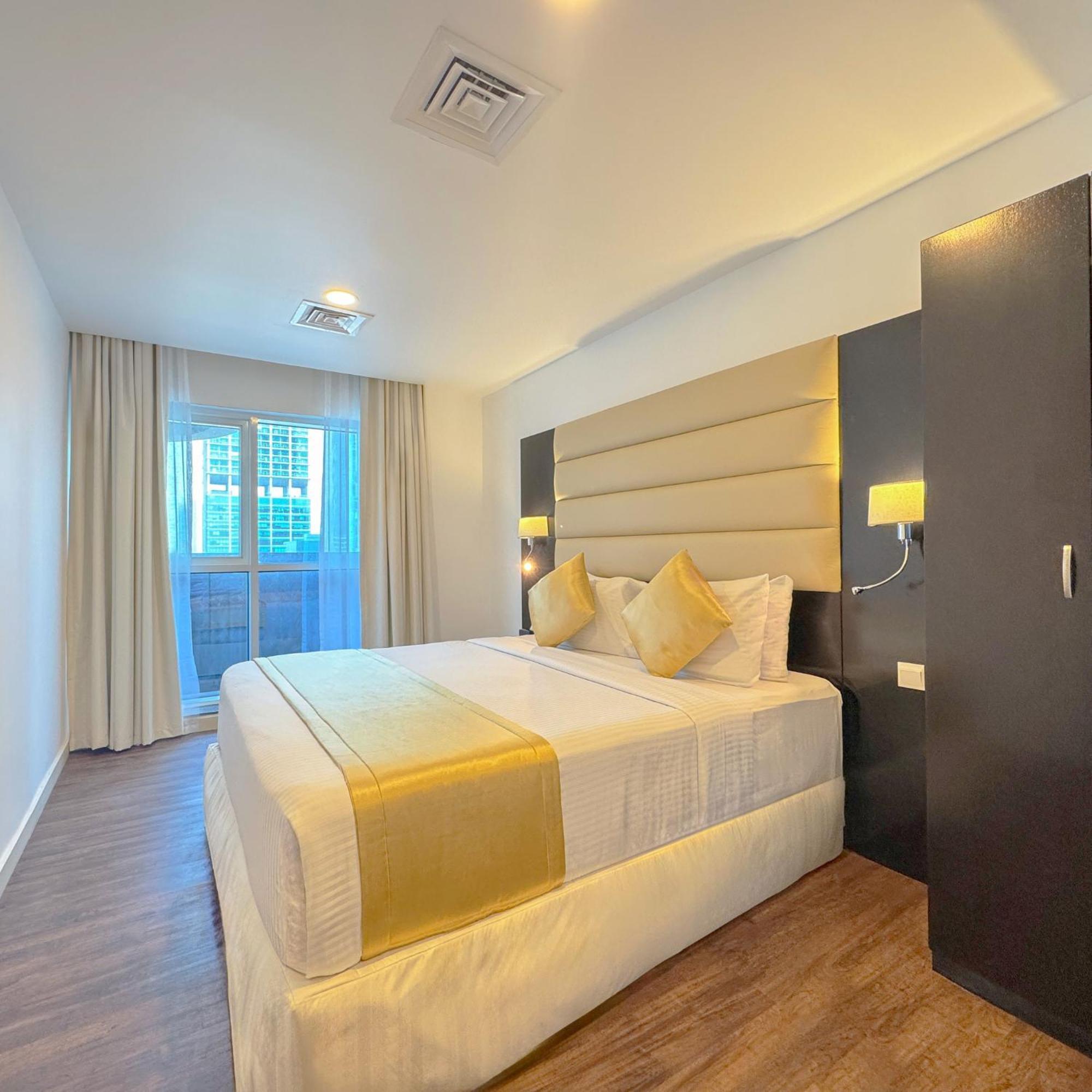 דובאי Sunday Mega Hotel Sheikh Zayed Road Near Difc Formerly Emirates Grand Hotel מראה חיצוני תמונה